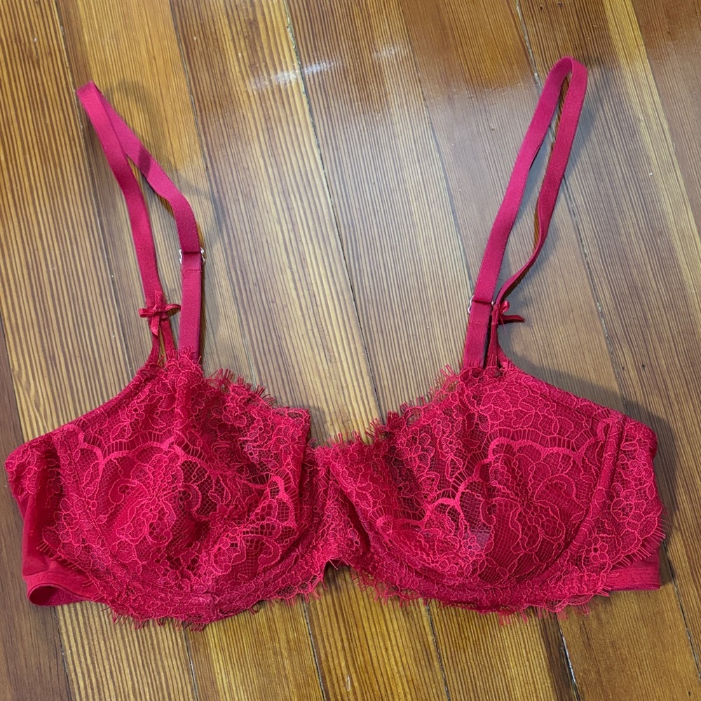 Victoria's Secret Red Lace Bra, 34C
